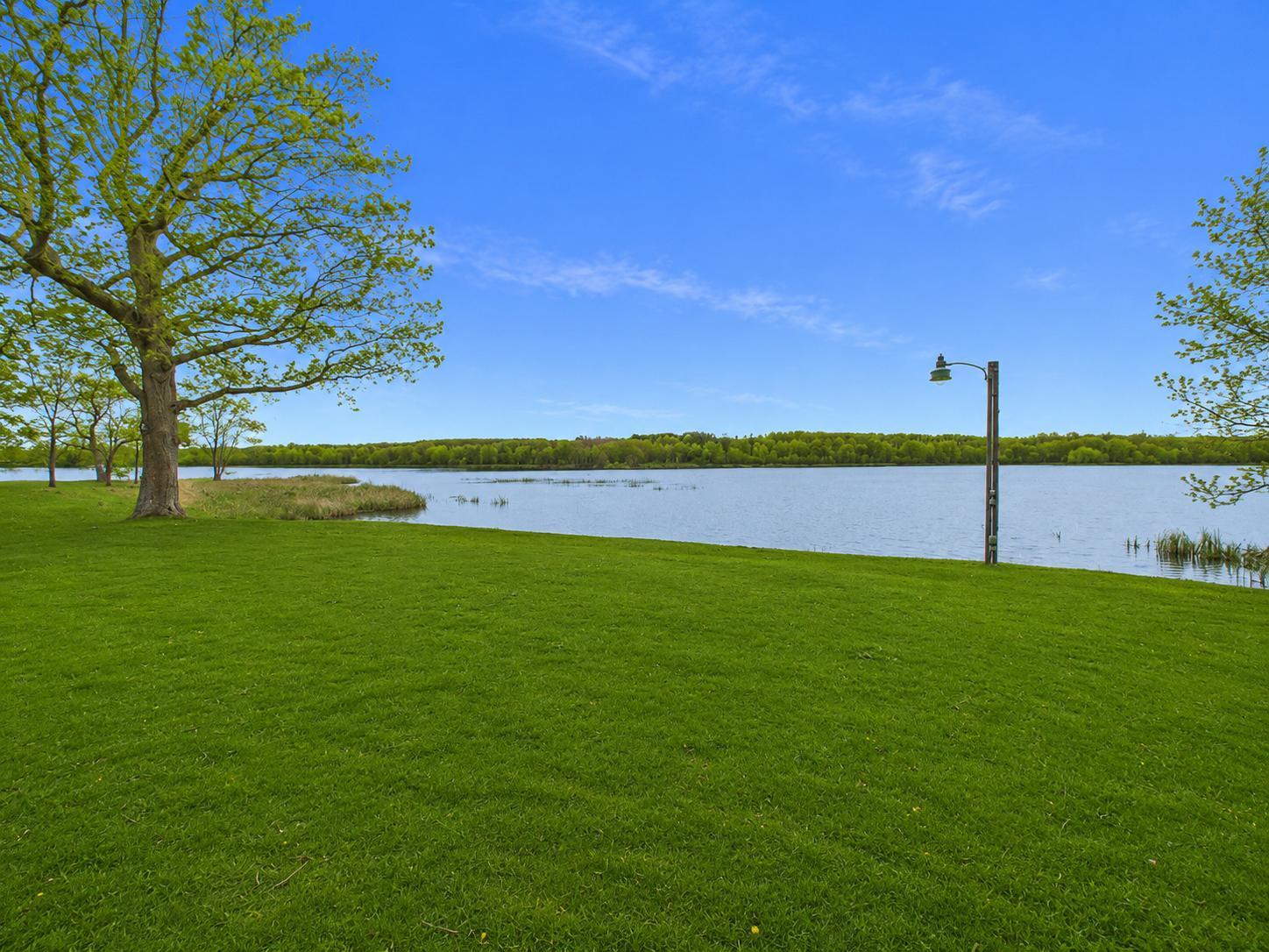 2006 single family home for sale at 18559 Empire Trail in Burtrum, MN — 5 bed, 5 bath (photo 5 of 72)