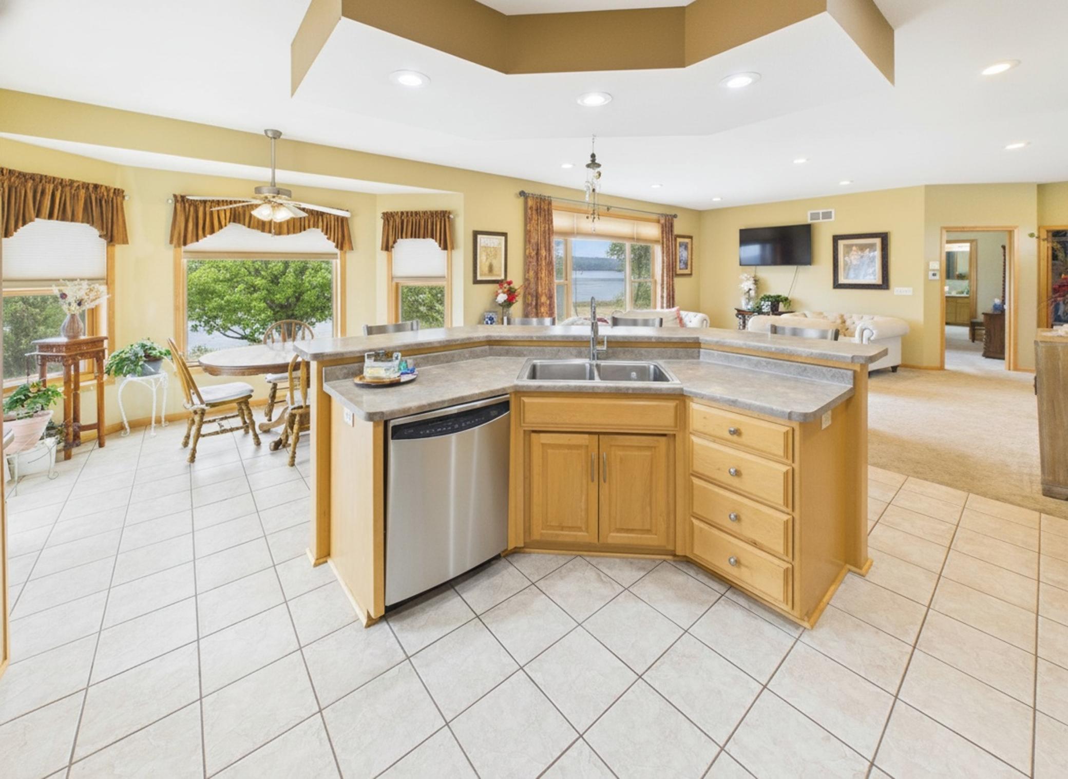 2006 single family home for sale at 18559 Empire Trail in Burtrum, MN — 5 bed, 5 bath (photo 47 of 72)