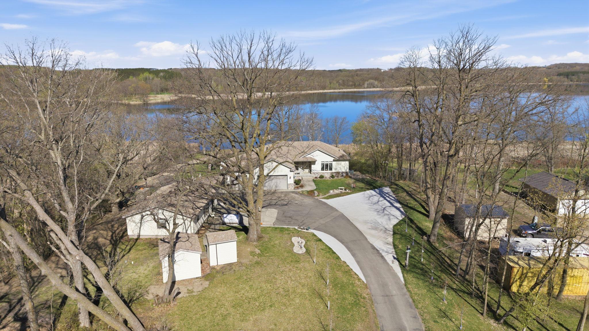2006 single family home for sale at 18559 Empire Trail in Burtrum, MN — 5 bed, 5 bath (photo 8 of 72)