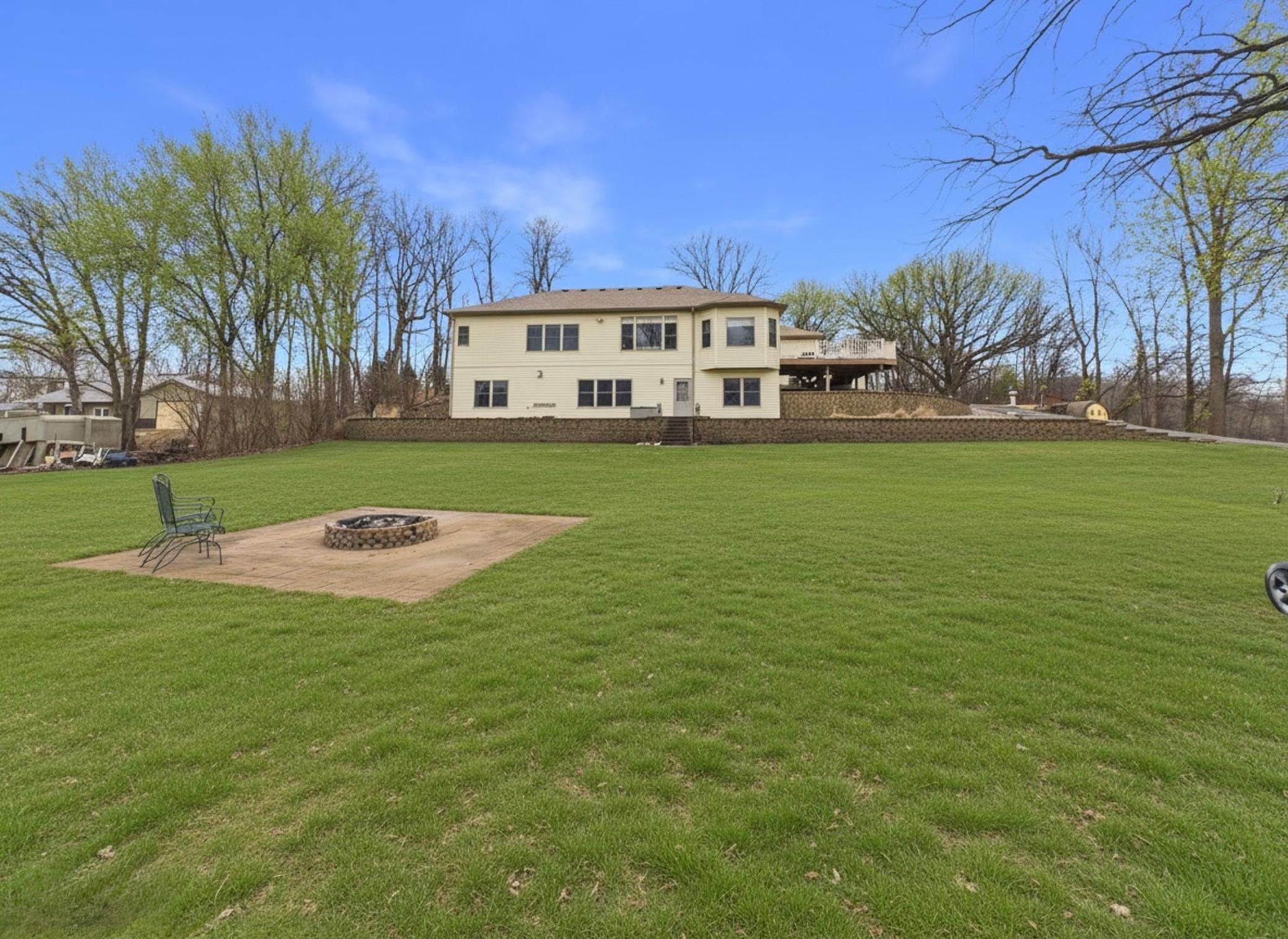2006 single family home for sale at 18559 Empire Trail in Burtrum, MN — 5 bed, 5 bath (photo 10 of 72)