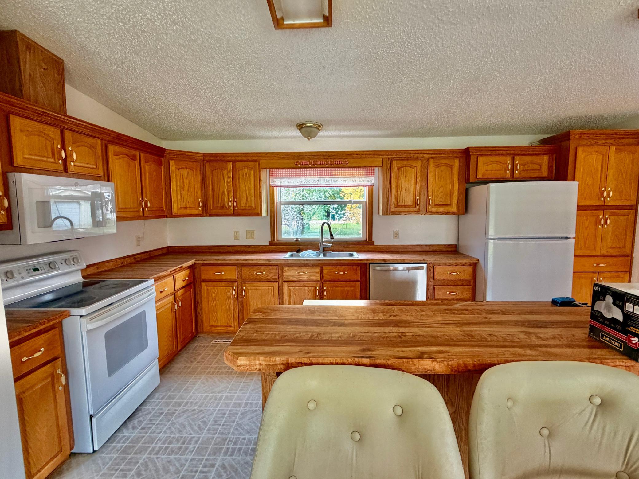 2001 single family home for sale at 138 Park Circle in Ottertail, MN — 3 bed, 2 bath (photo 11 of 21)