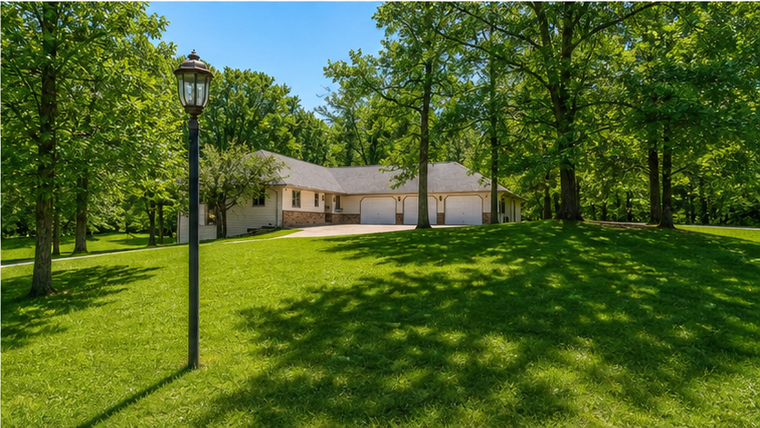 1997 single family home for sale at 1012 Maple Ridge Court NW in Bemidji, MN — 5 bed, 3 bath (photo 2 of 46)