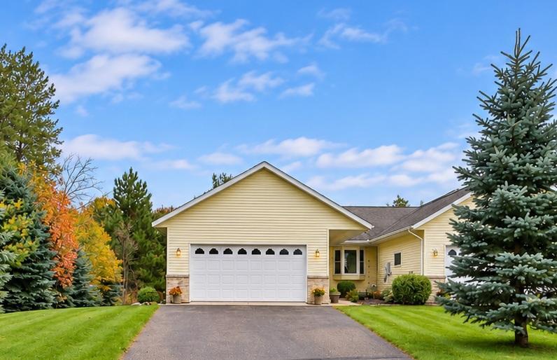 2005 townhouse for sale at 8191 Hinckley Court in Baxter, MN — 4 bed, 3 bath