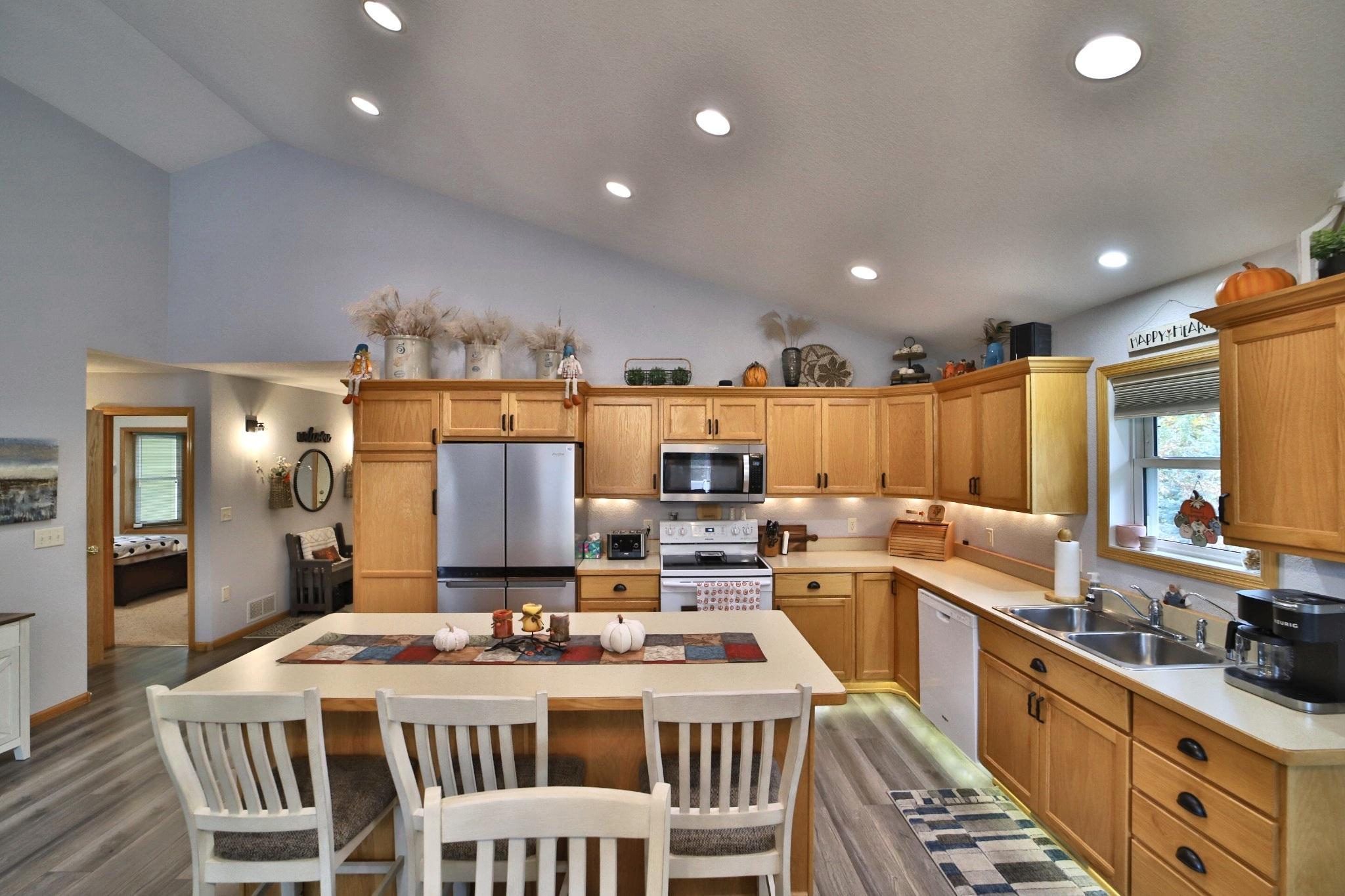 2005 townhouse for sale at 8191 Hinckley Court in Baxter, MN — 4 bed, 3 bath (photo 2 of 40)