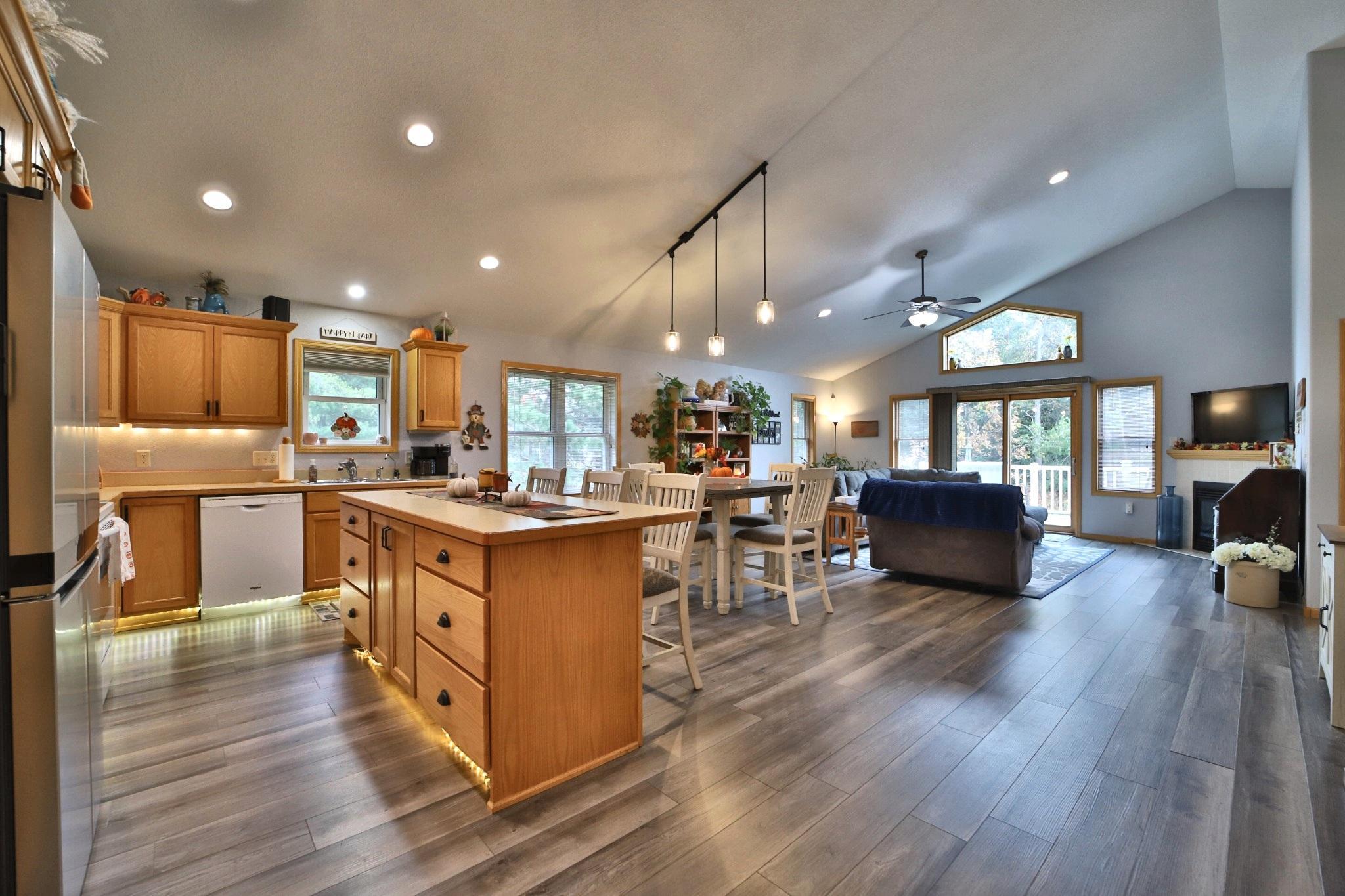 2005 townhouse for sale at 8191 Hinckley Court in Baxter, MN — 4 bed, 3 bath (photo 3 of 40)