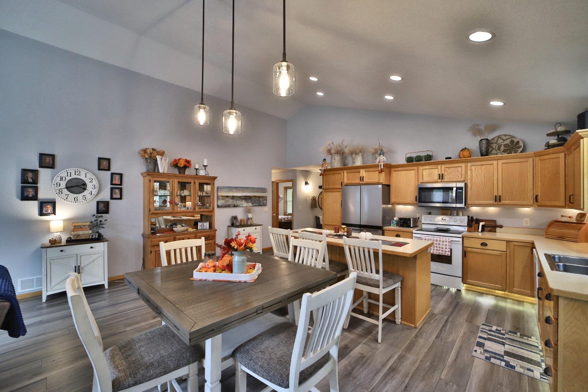 2005 townhouse for sale at 8191 Hinckley Court in Baxter, MN — 4 bed, 3 bath (photo 4 of 40)