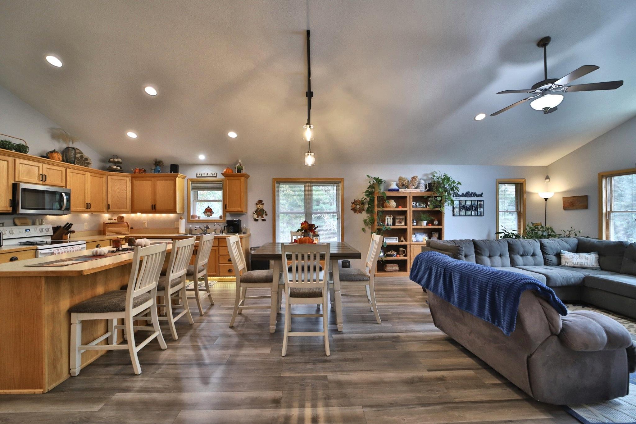 2005 townhouse for sale at 8191 Hinckley Court in Baxter, MN — 4 bed, 3 bath (photo 5 of 40)