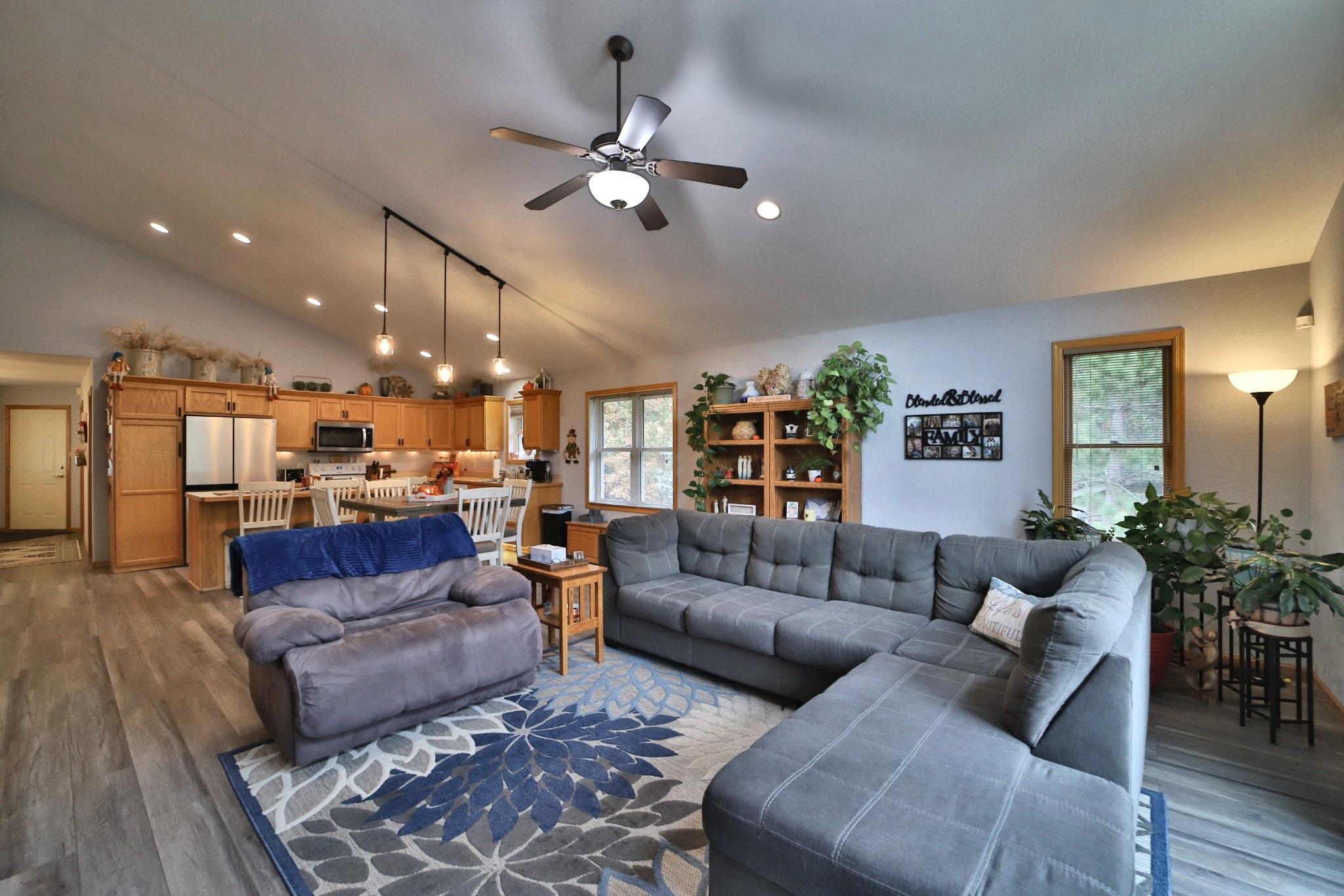 2005 townhouse for sale at 8191 Hinckley Court in Baxter, MN — 4 bed, 3 bath (photo 8 of 40)
