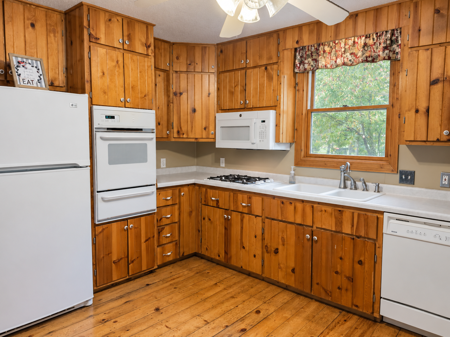 1966 single family home for sale at 1001 Cora Street in Brainerd, MN — 2 bed, 1 bath (photo 4 of 13)