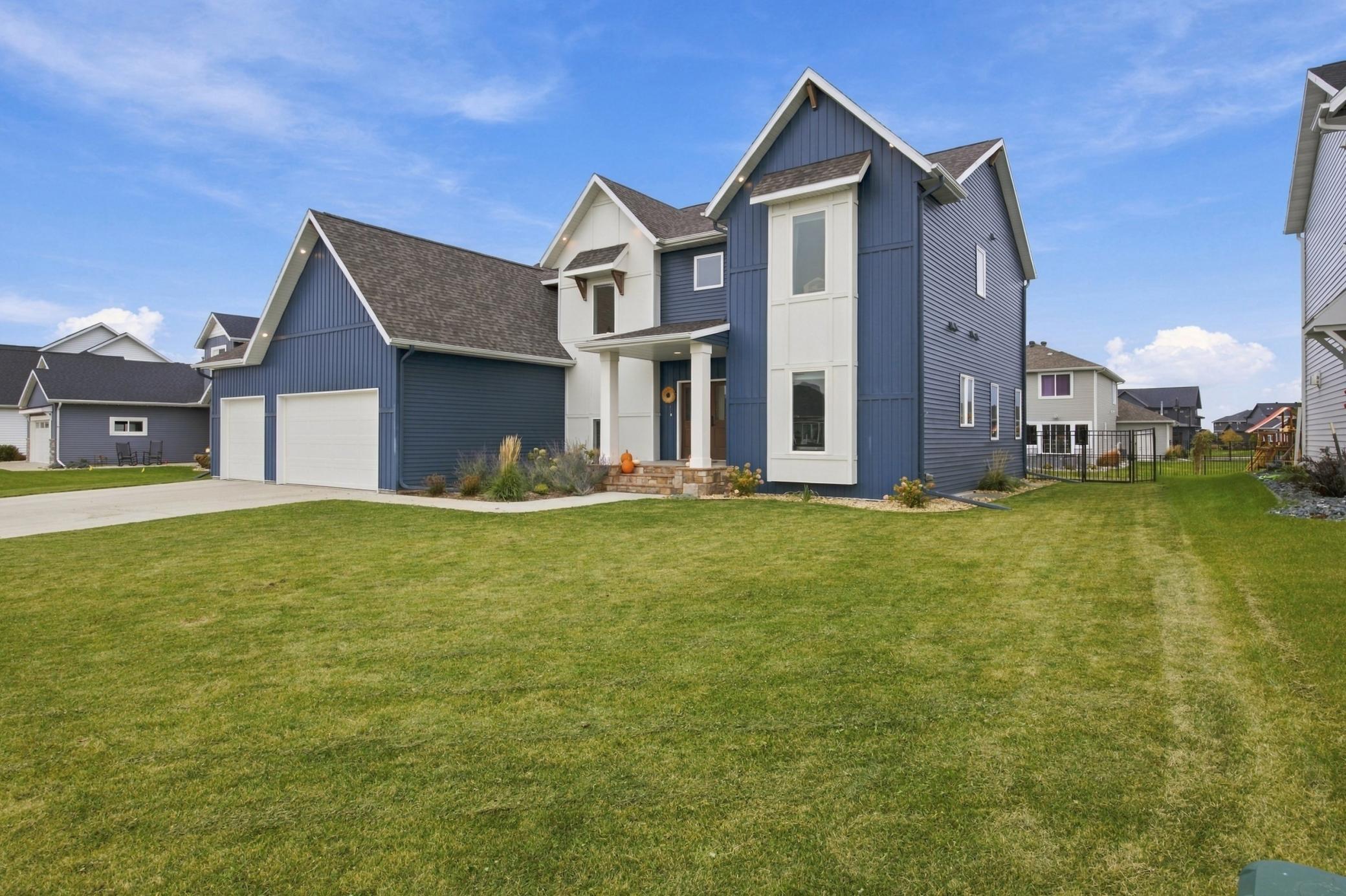 2023 single family home for sale at 6187 49th Avenue S in Fargo, ND — 6 bed, 4 bath (photo 2 of 80)