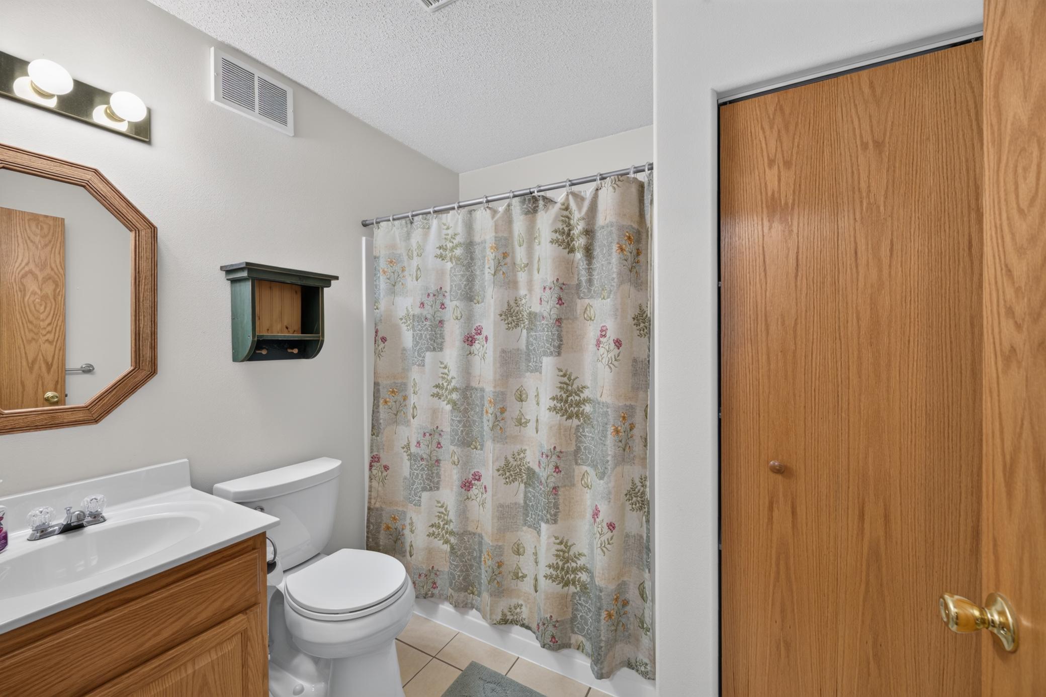 2001 single family home for sale at 642 Center Point Court NW in Bemidji, MN — 4 bed, 3 bath (photo 12 of 39)