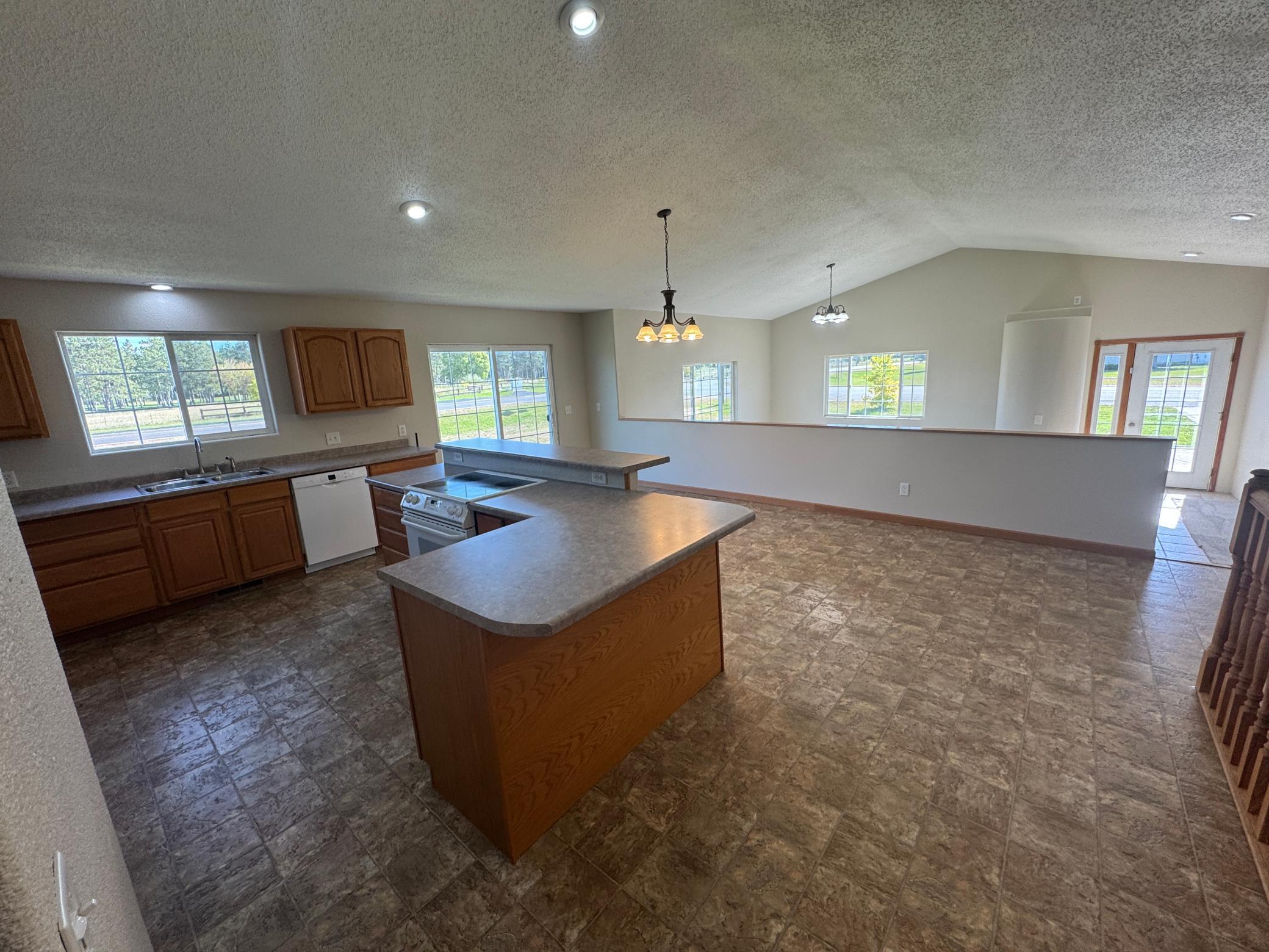 2005 single family home for sale at 520 12th Street NW in Perham, MN — 4 bed, 3 bath (photo 3 of 29)