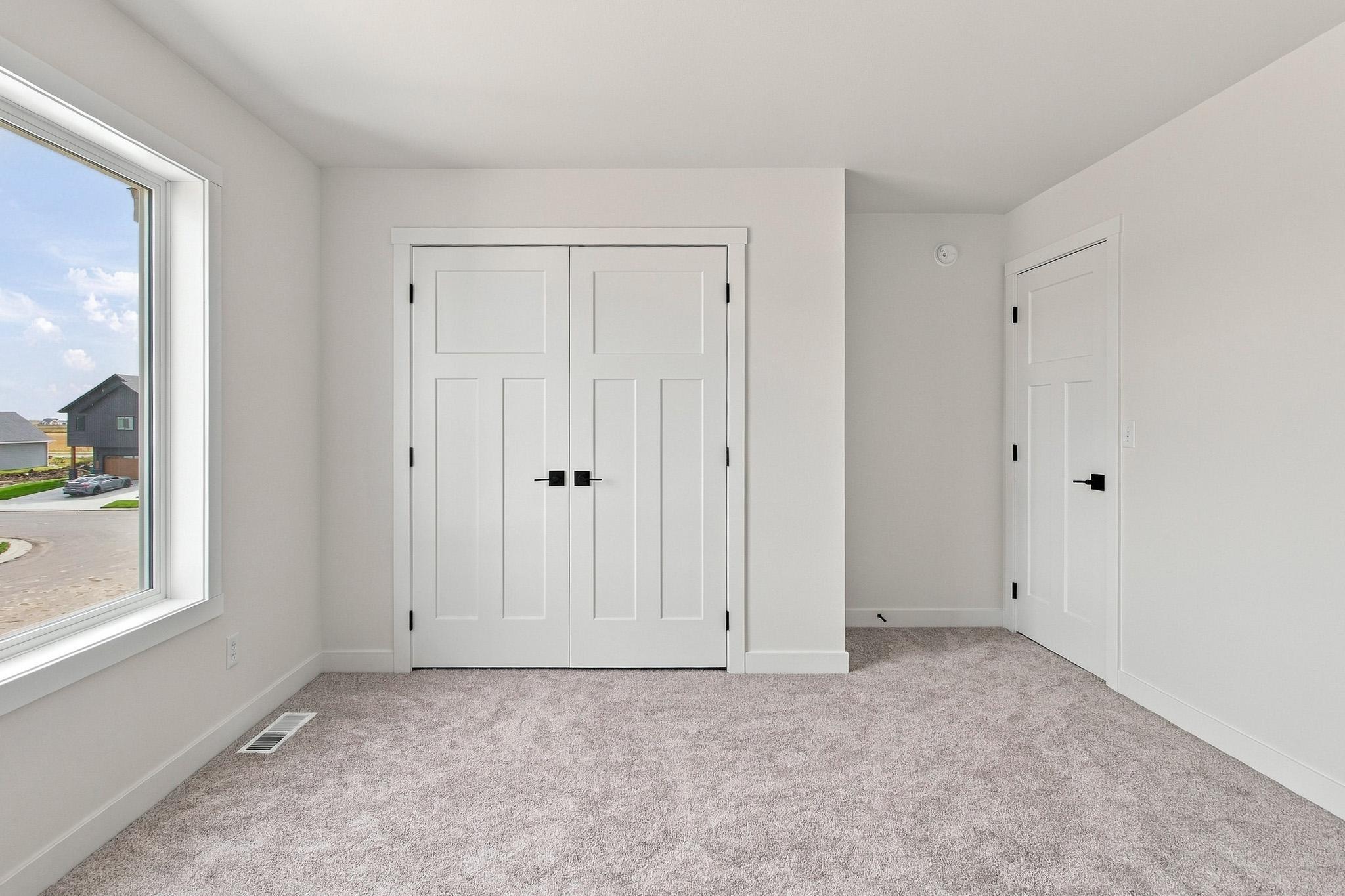 2026 single family home for sale at 6857 Cedar Drive in Horace, ND — 4 bed, 4 bath (photo 34 of 42)