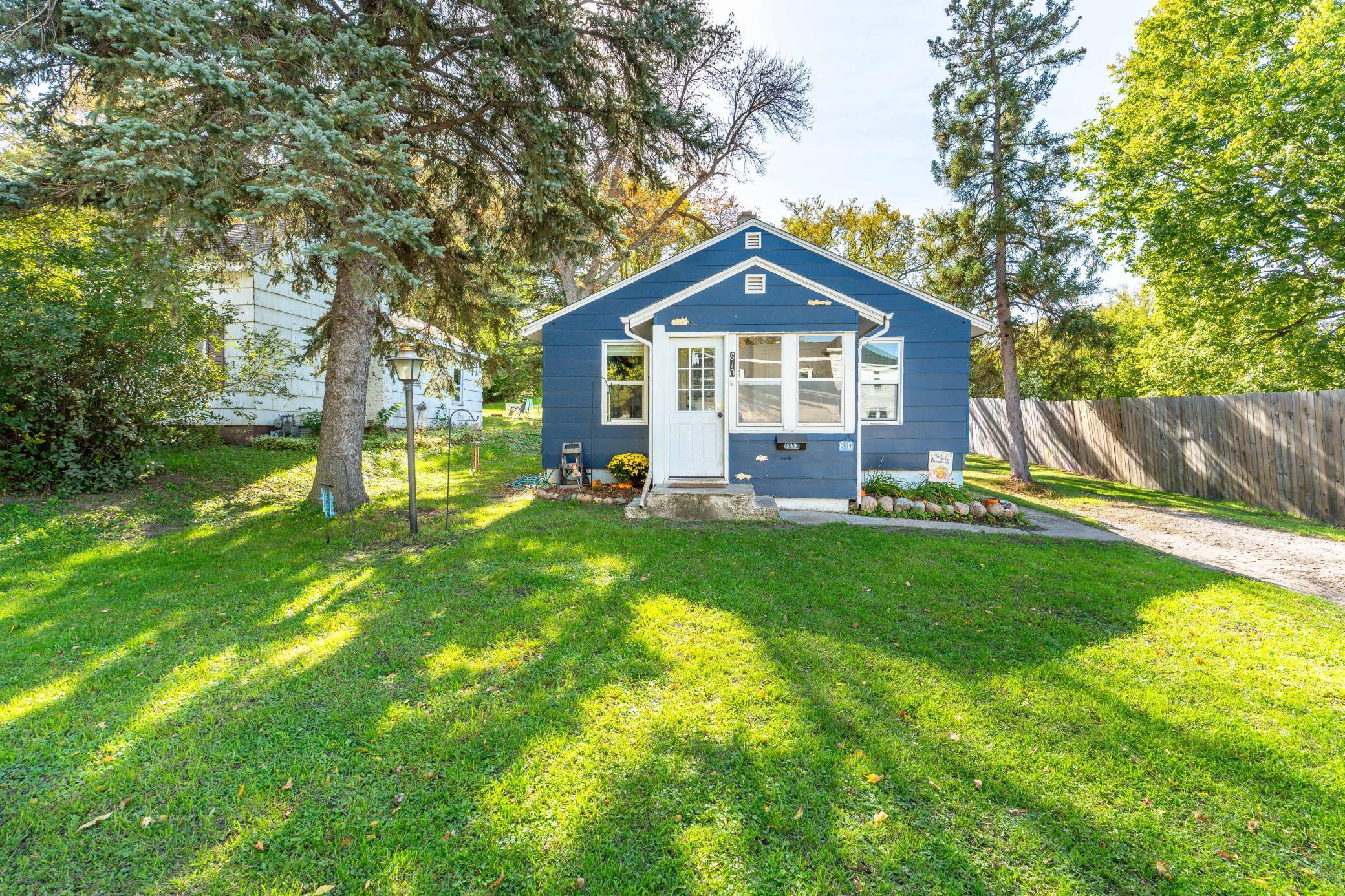 1946 single family home for sale at 810 E Junius Avenue in Fergus Falls, MN — 2 bed, 1 bath (photo 2 of 46)
