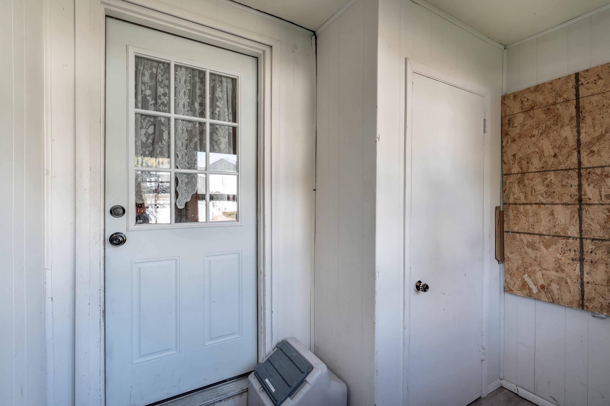 1946 single family home for sale at 810 E Junius Avenue in Fergus Falls, MN — 2 bed, 1 bath (photo 14 of 46)