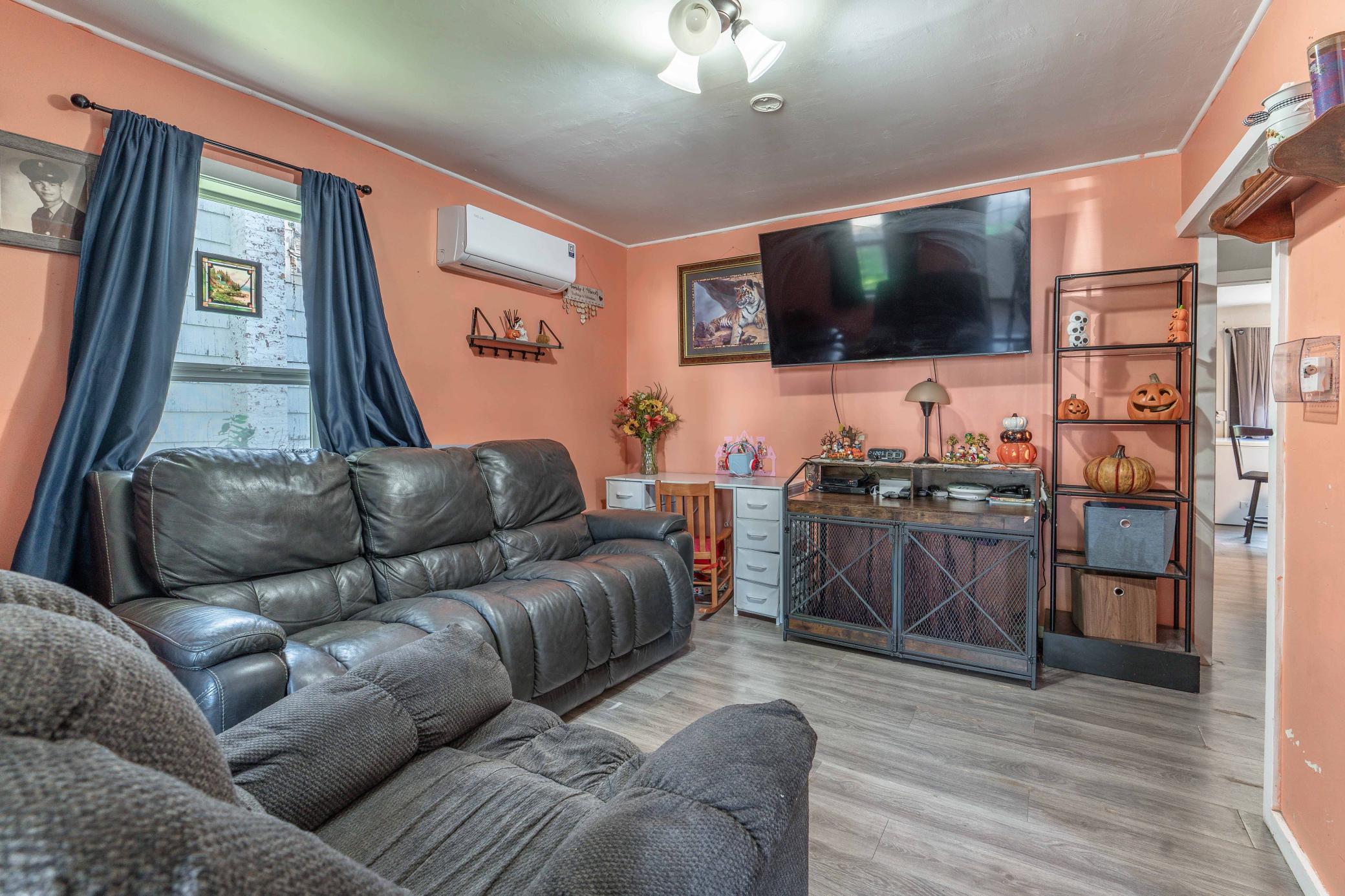 1946 single family home for sale at 810 E Junius Avenue in Fergus Falls, MN — 2 bed, 1 bath (photo 15 of 46)
