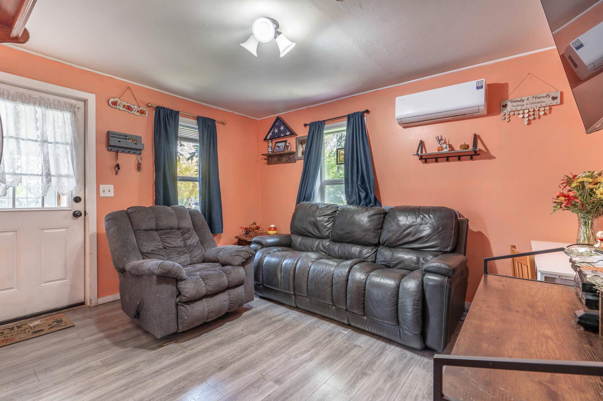 1946 single family home for sale at 810 E Junius Avenue in Fergus Falls, MN — 2 bed, 1 bath (photo 16 of 46)