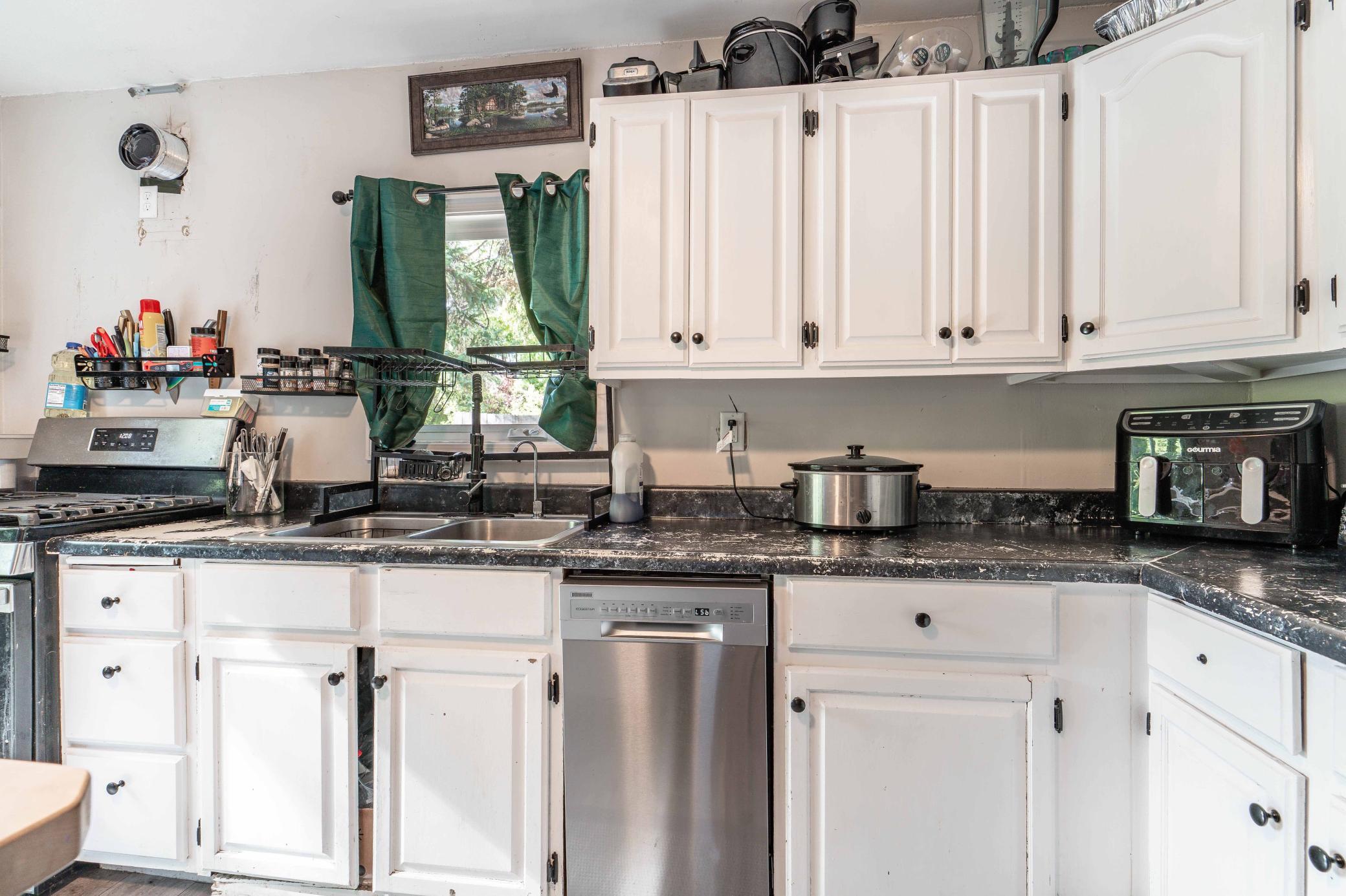 1946 single family home for sale at 810 E Junius Avenue in Fergus Falls, MN — 2 bed, 1 bath (photo 19 of 46)
