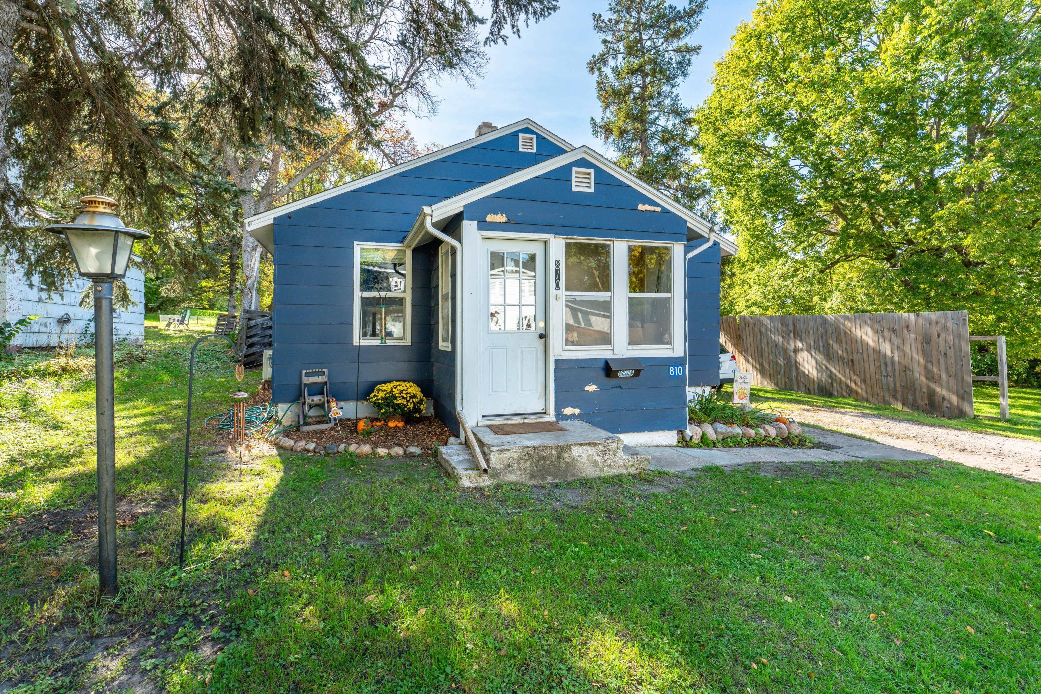 1946 single family home for sale at 810 E Junius Avenue in Fergus Falls, MN — 2 bed, 1 bath (photo 3 of 46)