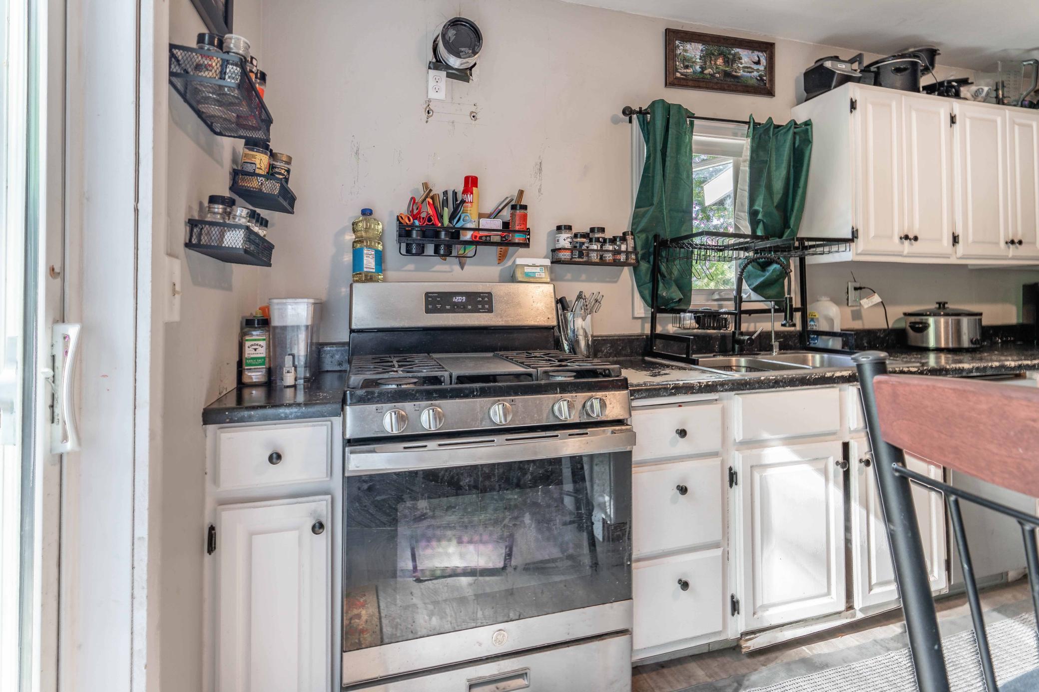 1946 single family home for sale at 810 E Junius Avenue in Fergus Falls, MN — 2 bed, 1 bath (photo 21 of 46)