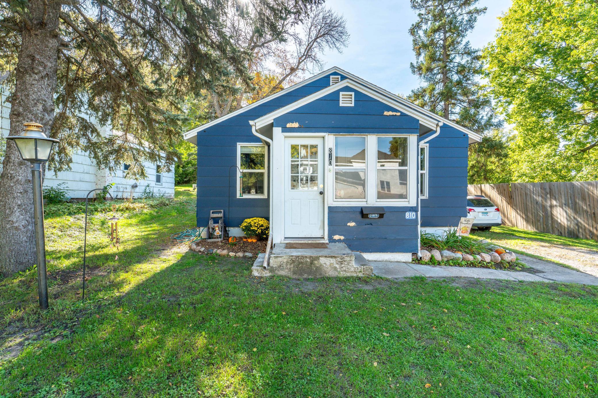 1946 single family home for sale at 810 E Junius Avenue in Fergus Falls, MN — 2 bed, 1 bath (photo 4 of 46)
