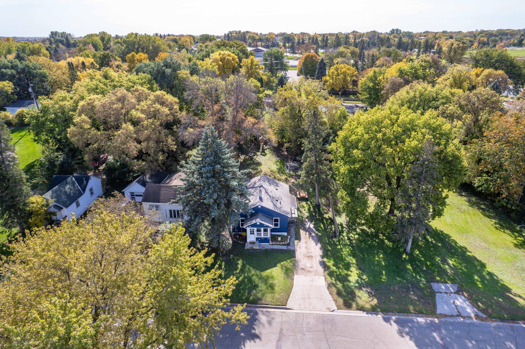 1946 single family home for sale at 810 E Junius Avenue in Fergus Falls, MN — 2 bed, 1 bath (photo 37 of 46)