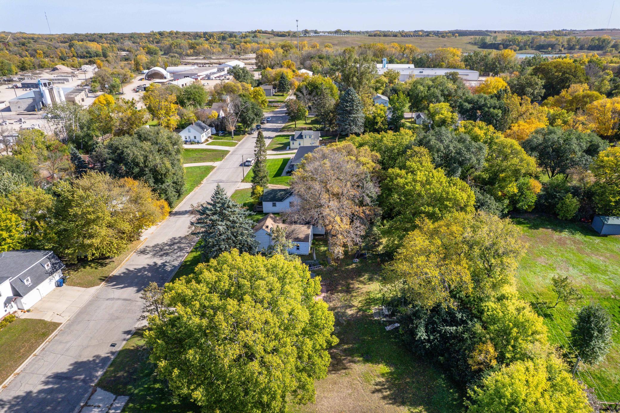 1946 single family home for sale at 810 E Junius Avenue in Fergus Falls, MN — 2 bed, 1 bath (photo 39 of 46)