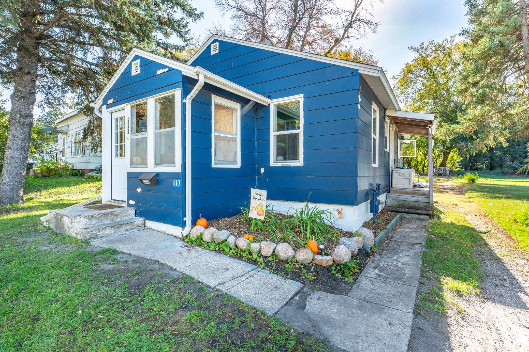 1946 single family home for sale at 810 E Junius Avenue in Fergus Falls, MN — 2 bed, 1 bath (photo 5 of 46)