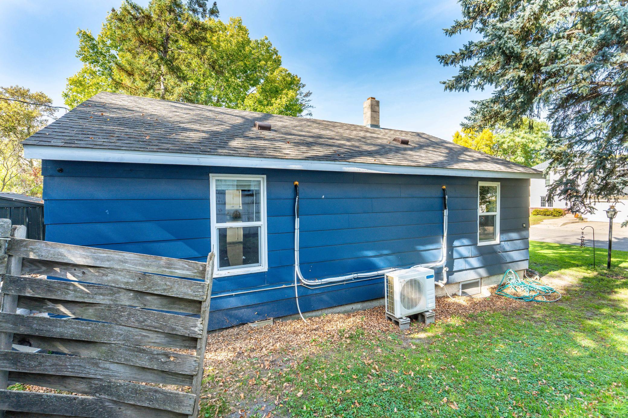 1946 single family home for sale at 810 E Junius Avenue in Fergus Falls, MN — 2 bed, 1 bath (photo 9 of 46)