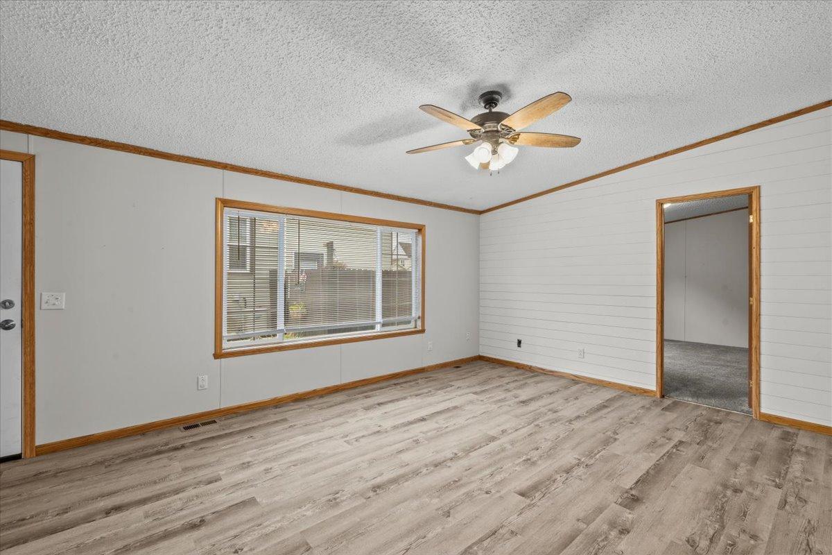 1999 single family home for sale at 427 6th Street N in Breckenridge, MN — 3 bed, 2 bath (photo 11 of 39)