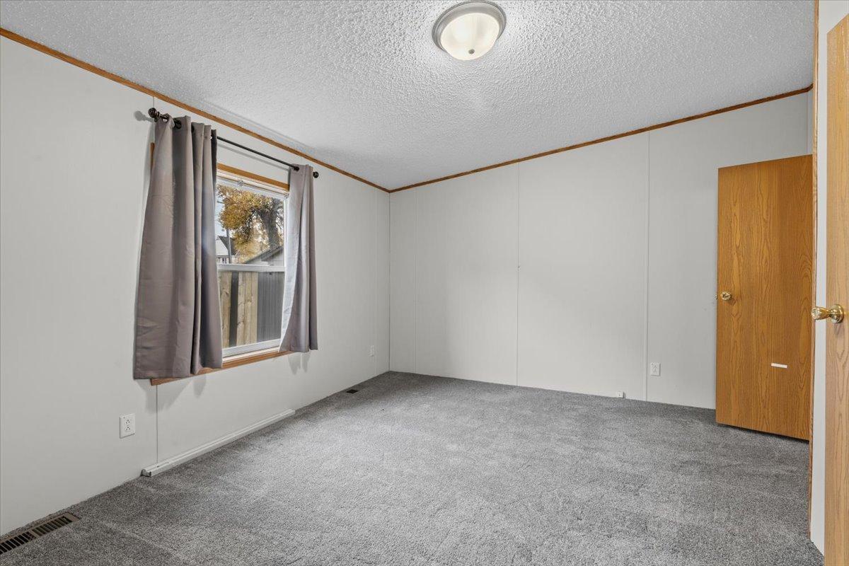 1999 single family home for sale at 427 6th Street N in Breckenridge, MN — 3 bed, 2 bath (photo 18 of 39)