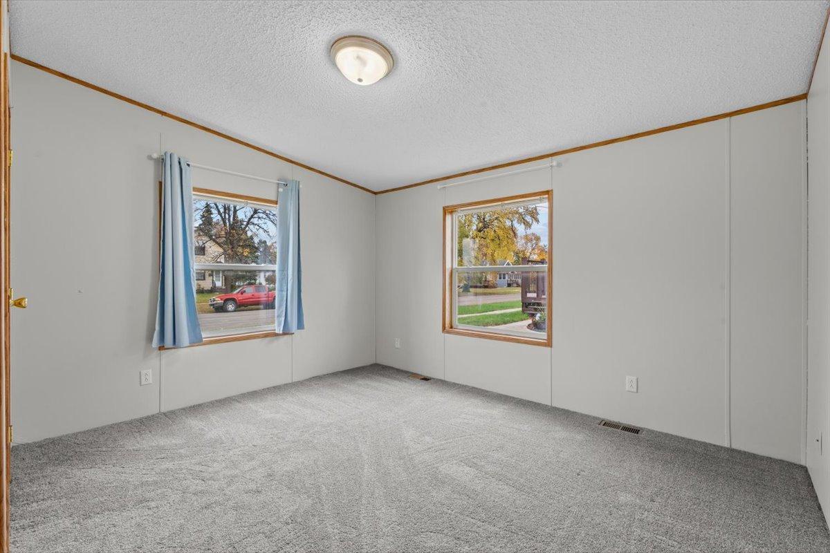 1999 single family home for sale at 427 6th Street N in Breckenridge, MN — 3 bed, 2 bath (photo 29 of 39)