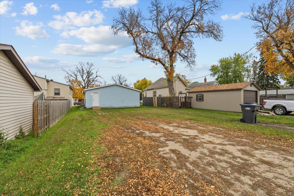 1999 single family home for sale at 427 6th Street N in Breckenridge, MN — 3 bed, 2 bath (photo 34 of 39)