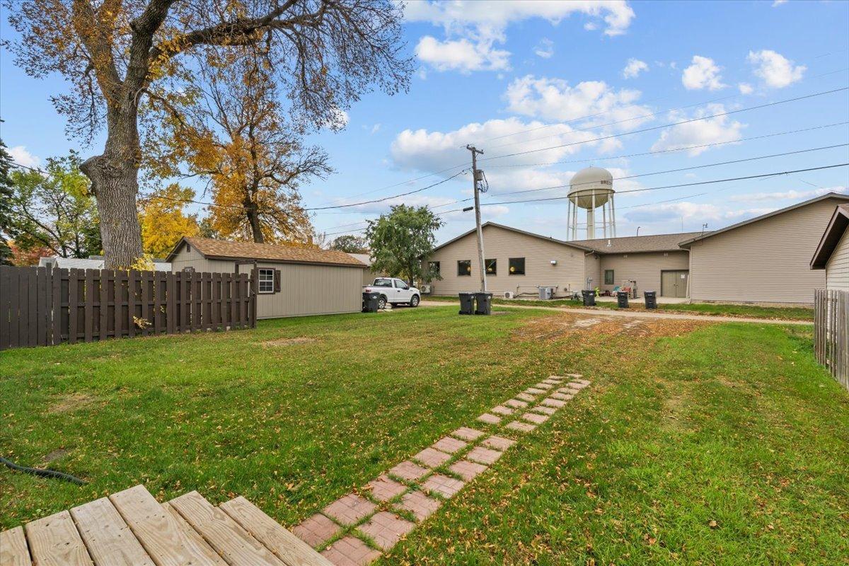 1999 single family home for sale at 427 6th Street N in Breckenridge, MN — 3 bed, 2 bath (photo 38 of 39)