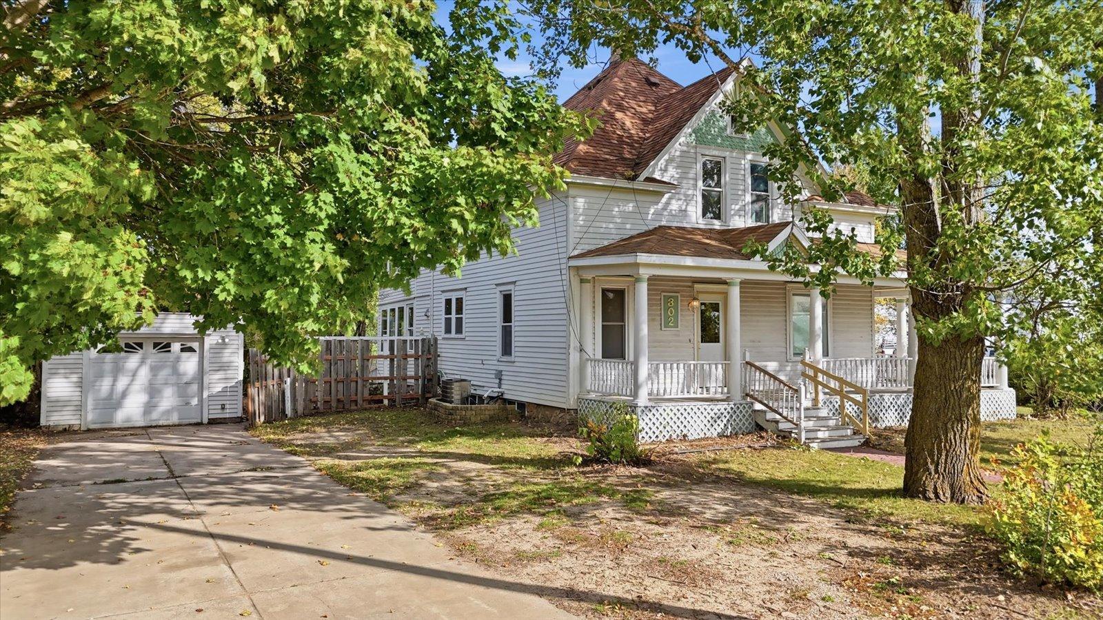 1910 single family home for sale at 302 2nd Street NW in Bertha, MN — 3 bed, 3 bath (photo 2 of 86)