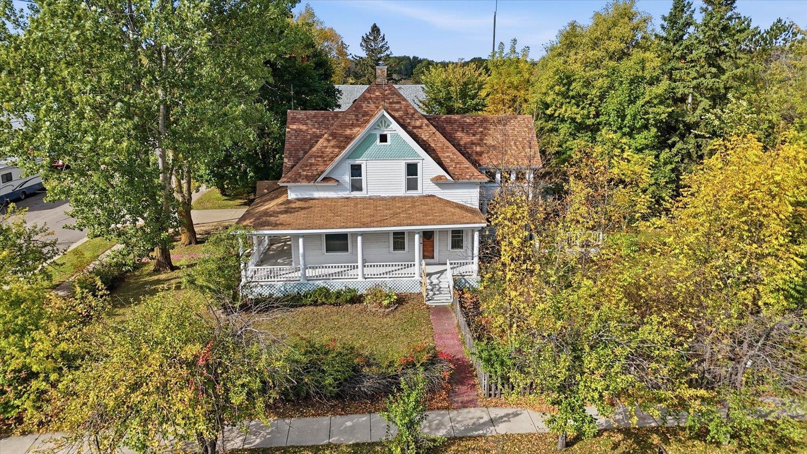 1910 single family home for sale at 302 2nd Street NW in Bertha, MN — 3 bed, 3 bath (photo 4 of 86)