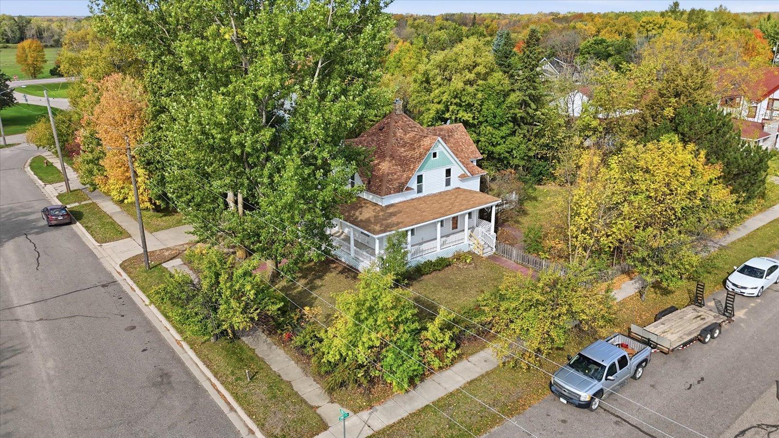 1910 single family home for sale at 302 2nd Street NW in Bertha, MN — 3 bed, 3 bath (photo 5 of 86)