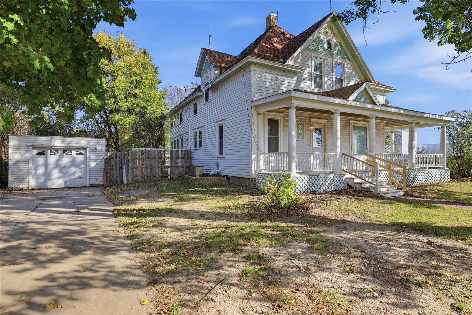 1910 single family home for sale at 302 2nd Street NW in Bertha, MN — 3 bed, 3 bath (photo 52 of 86)
