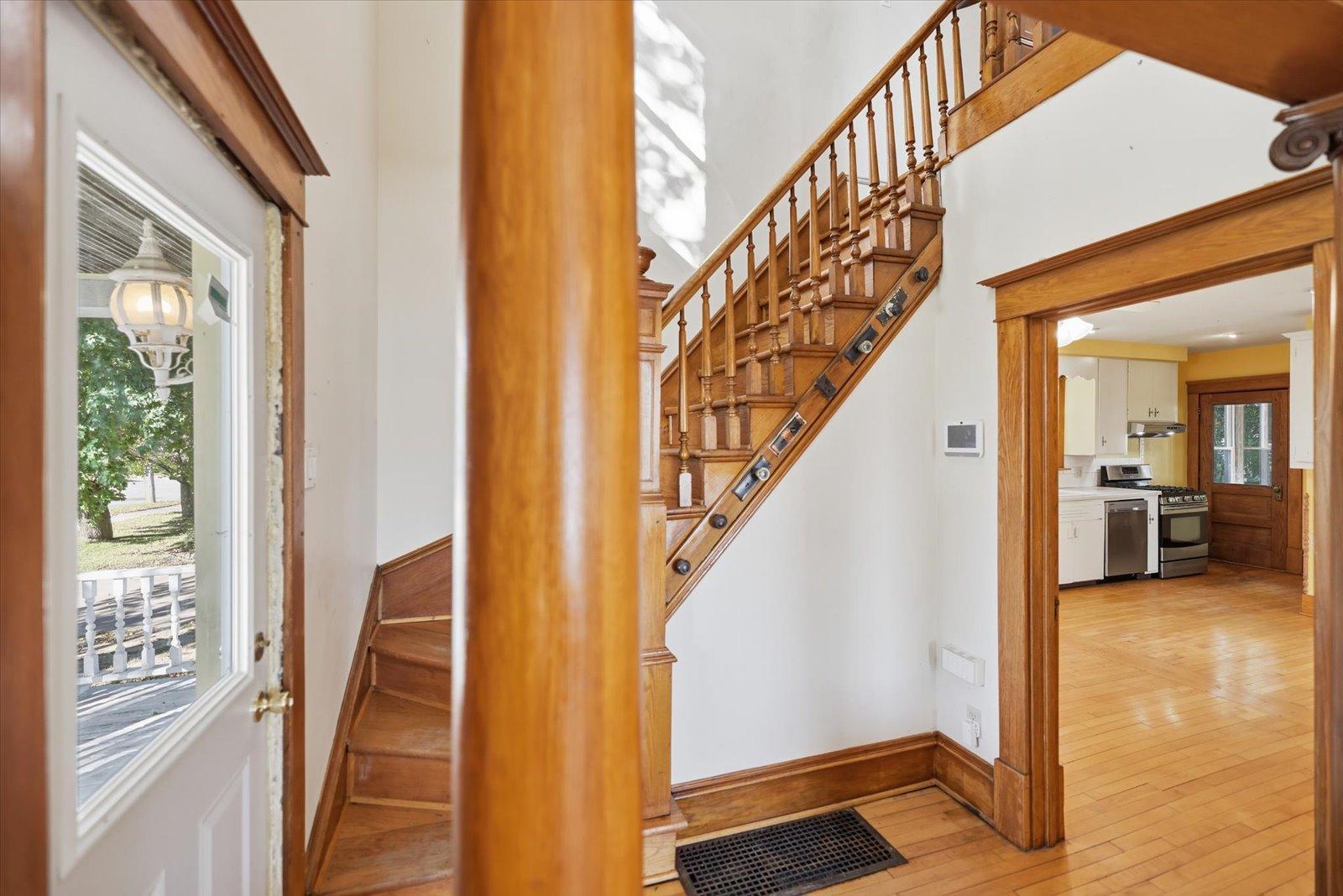 1910 single family home for sale at 302 2nd Street NW in Bertha, MN — 3 bed, 3 bath (photo 9 of 86)