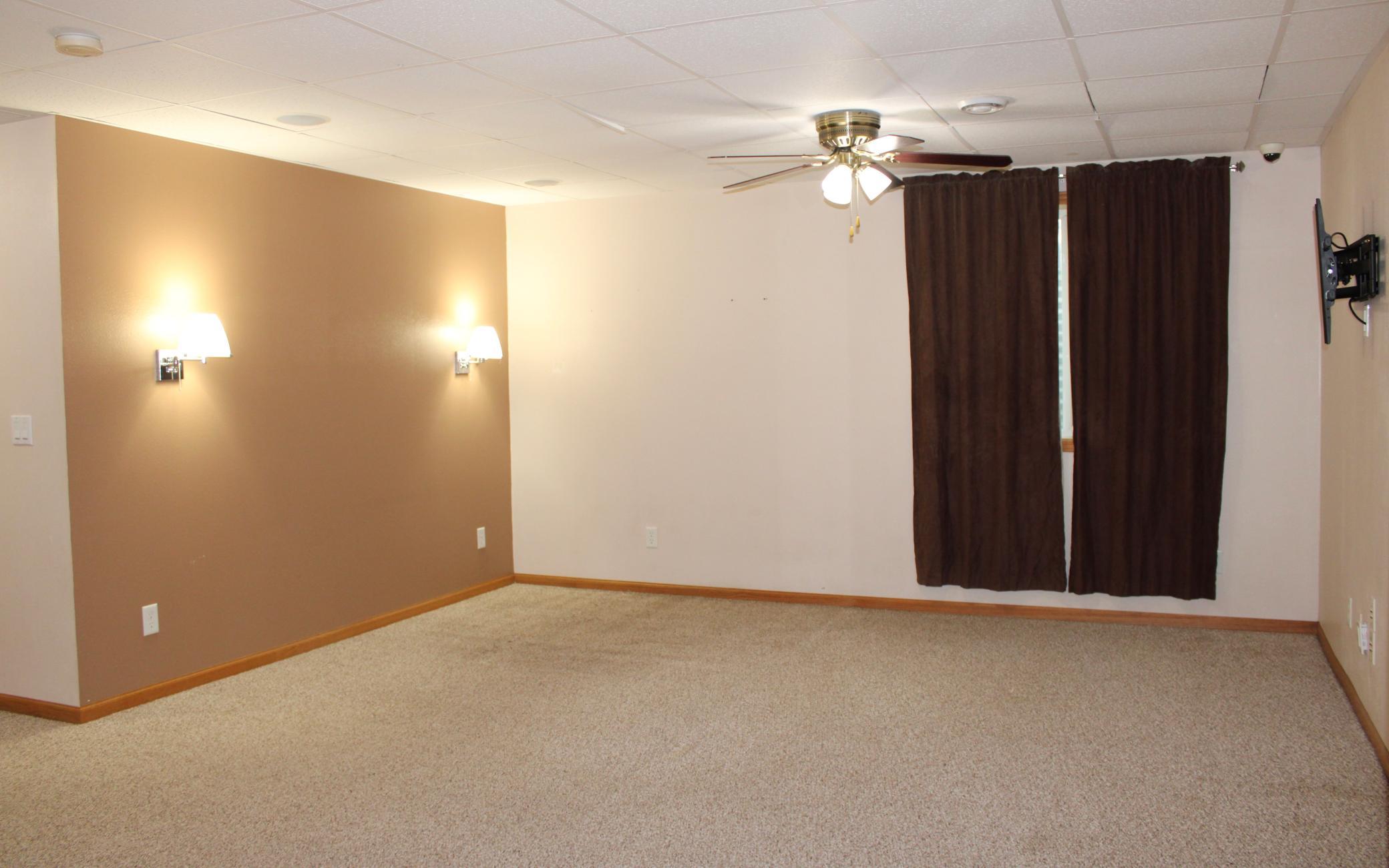 2001 single family home for sale at 322 Oriole Avenue N in Thief River Falls, MN — 4 bed, 3 bath (photo 20 of 42)