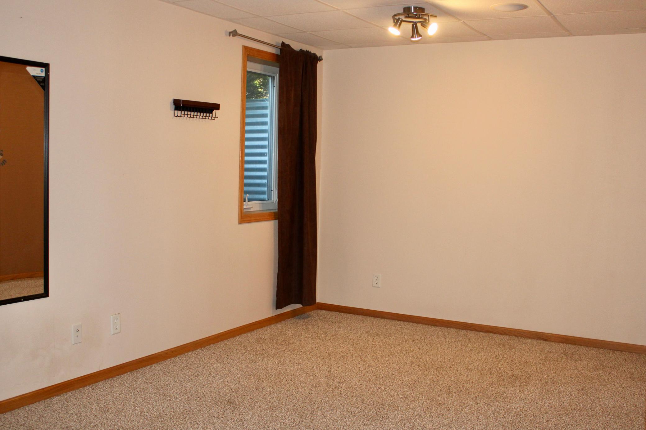 2001 single family home for sale at 322 Oriole Avenue N in Thief River Falls, MN — 4 bed, 3 bath (photo 21 of 42)