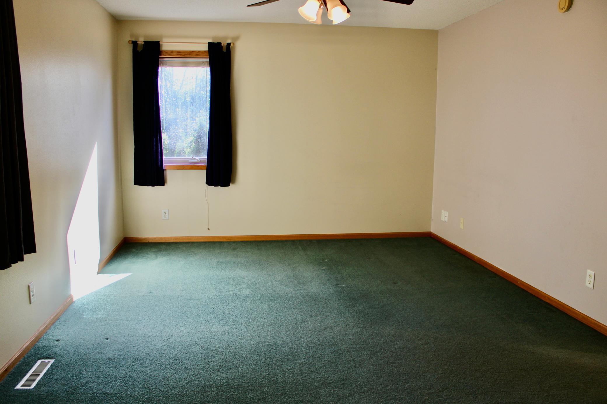 2001 single family home for sale at 322 Oriole Avenue N in Thief River Falls, MN — 4 bed, 3 bath (photo 27 of 42)