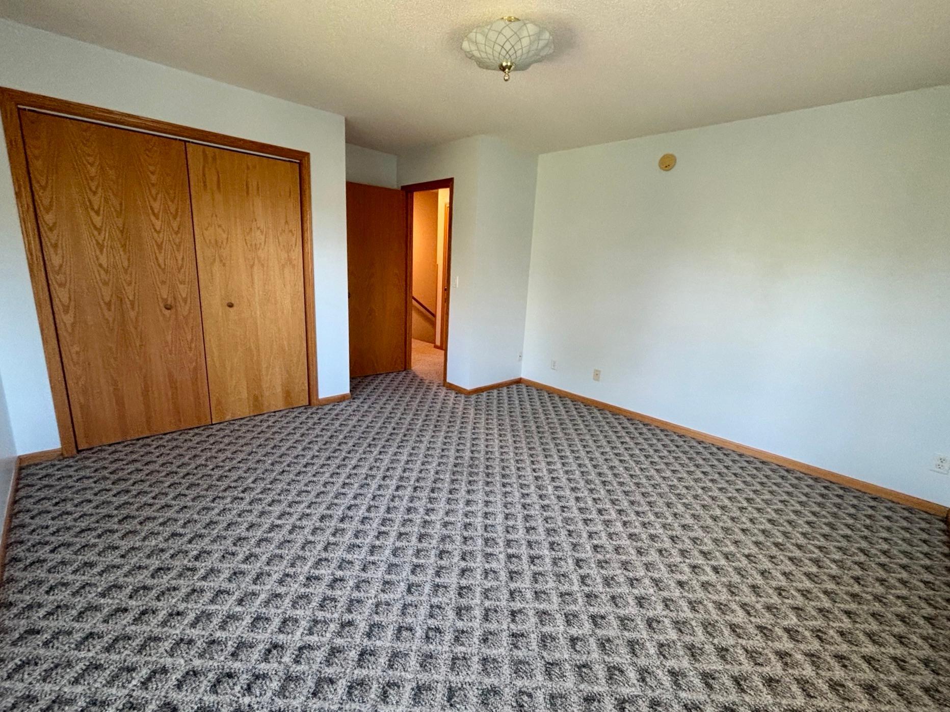 2001 single family home for sale at 322 Oriole Avenue N in Thief River Falls, MN — 4 bed, 3 bath (photo 33 of 42)