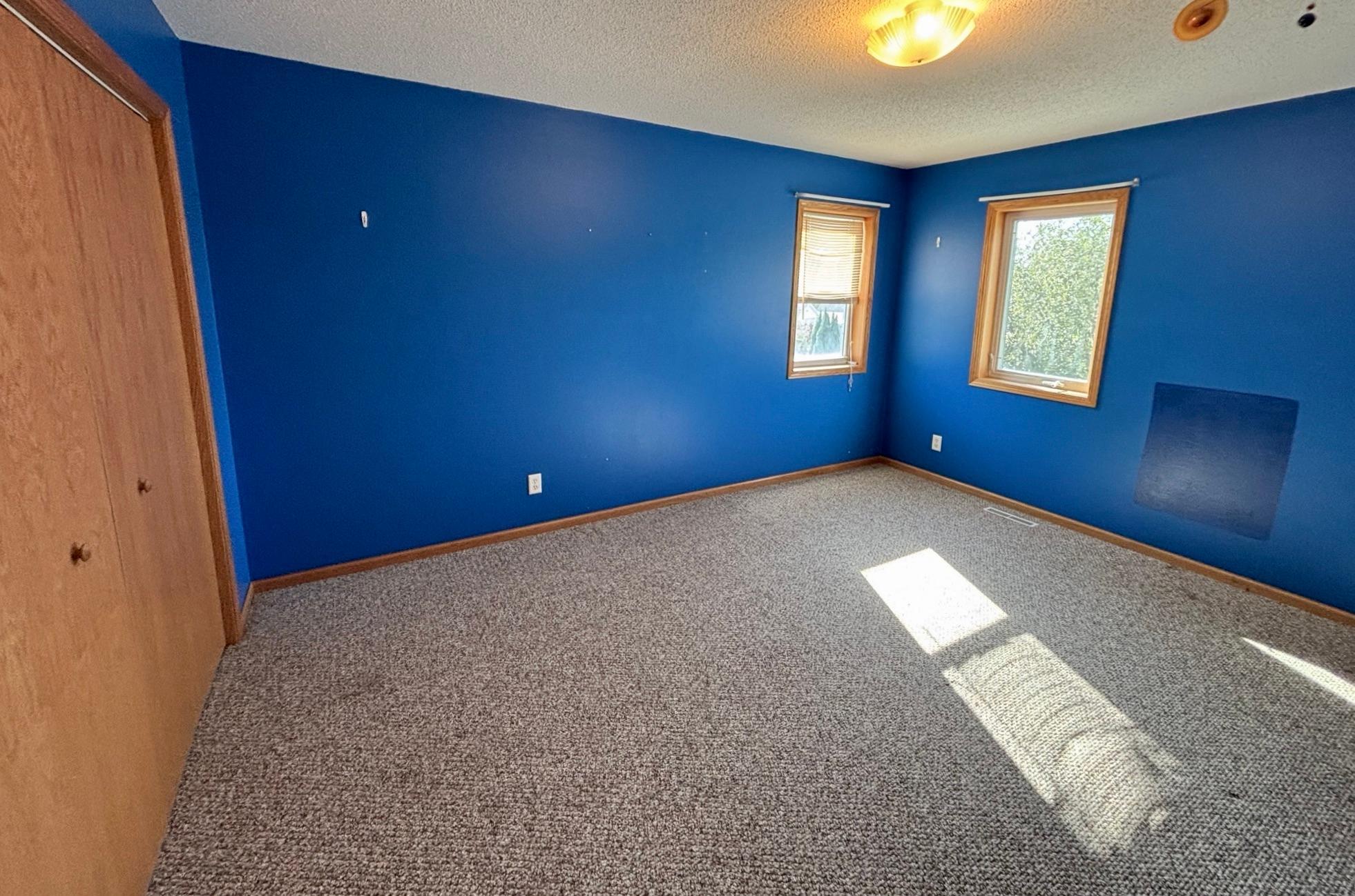 2001 single family home for sale at 322 Oriole Avenue N in Thief River Falls, MN — 4 bed, 3 bath (photo 34 of 42)
