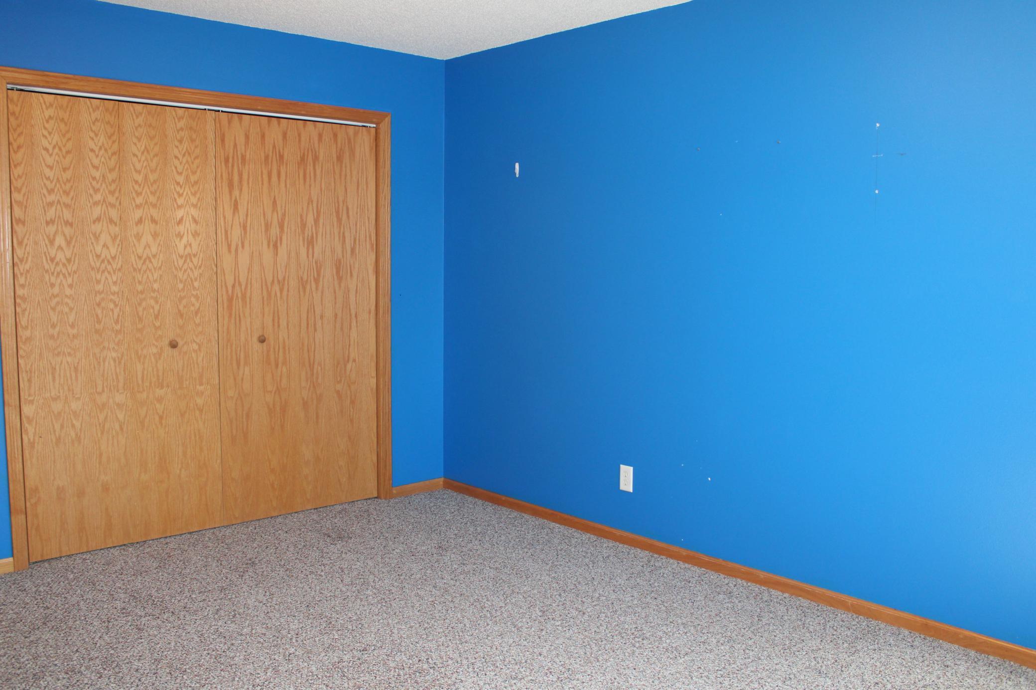 2001 single family home for sale at 322 Oriole Avenue N in Thief River Falls, MN — 4 bed, 3 bath (photo 35 of 42)