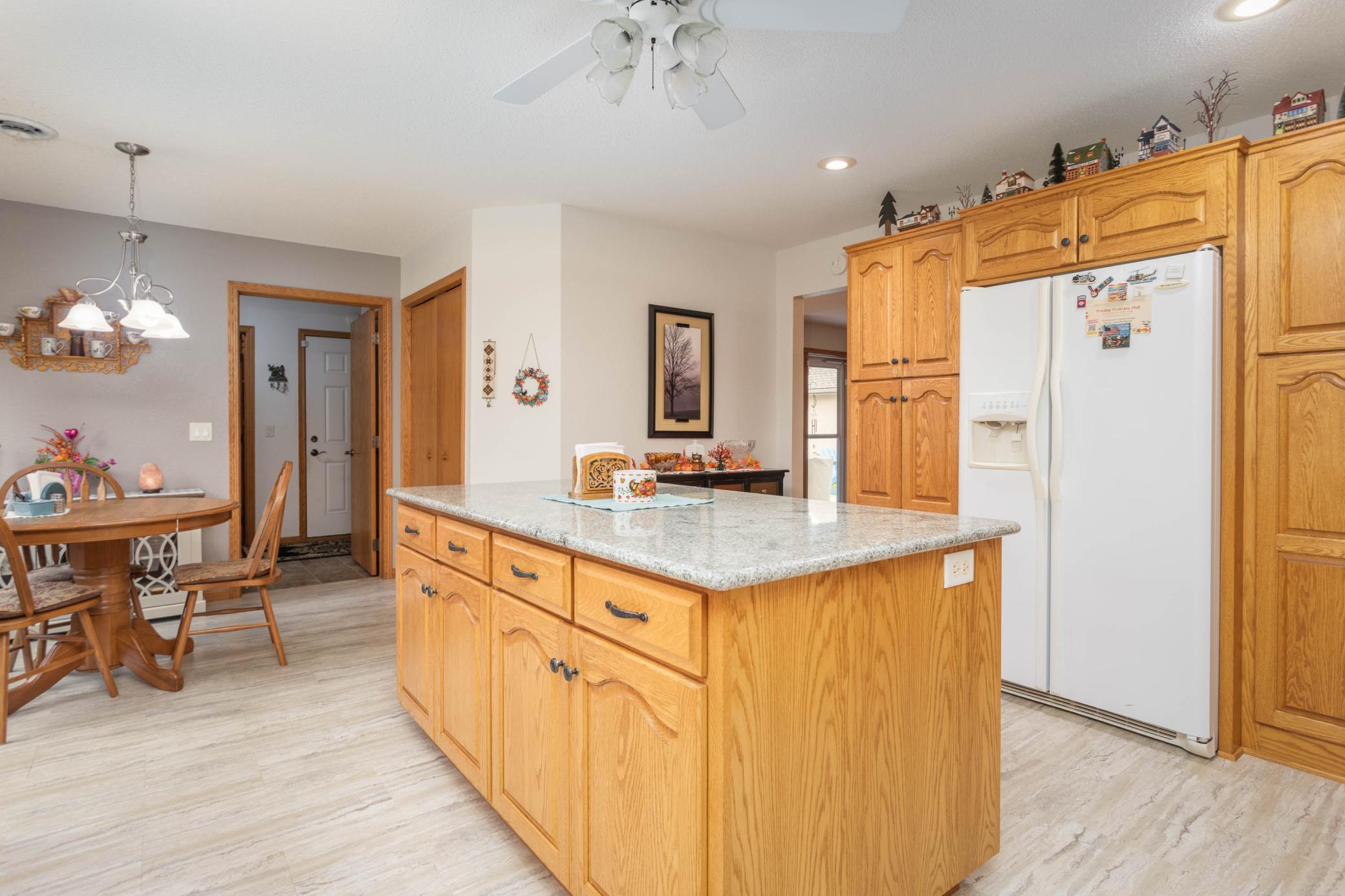 2005 home for sale at 781 E Lake Geneva Road NE in Alexandria, MN — 2 bed, 2 bath (photo 6 of 49)