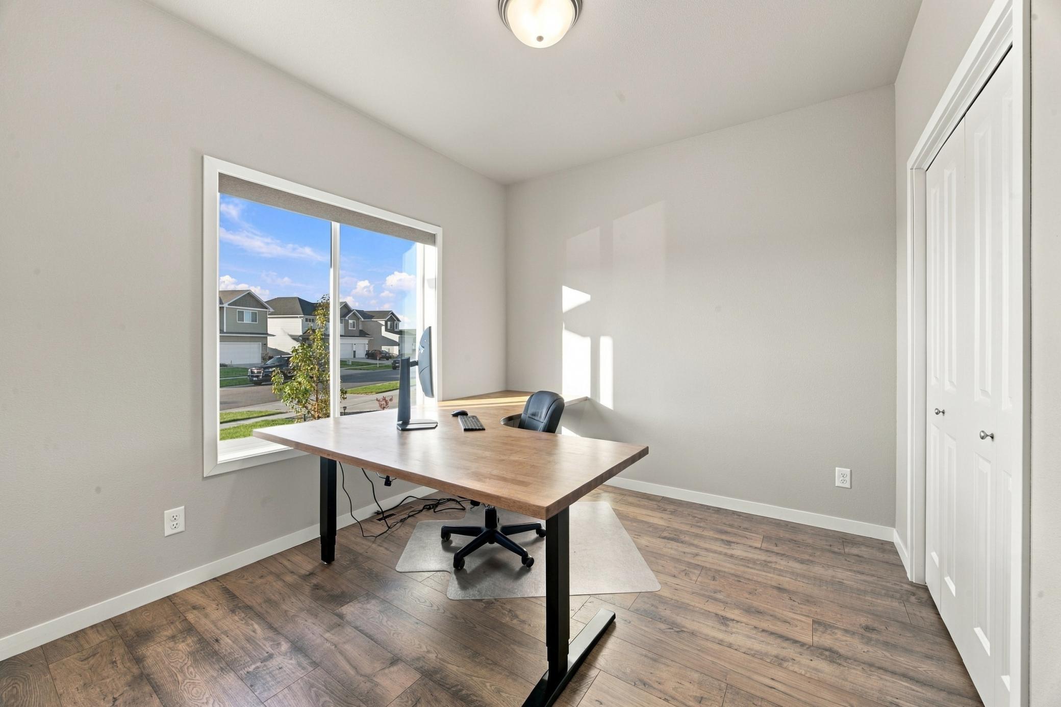 2023 single family home for sale at 7386 28th Street S in Fargo, ND — 4 bed, 3 bath (photo 5 of 53)