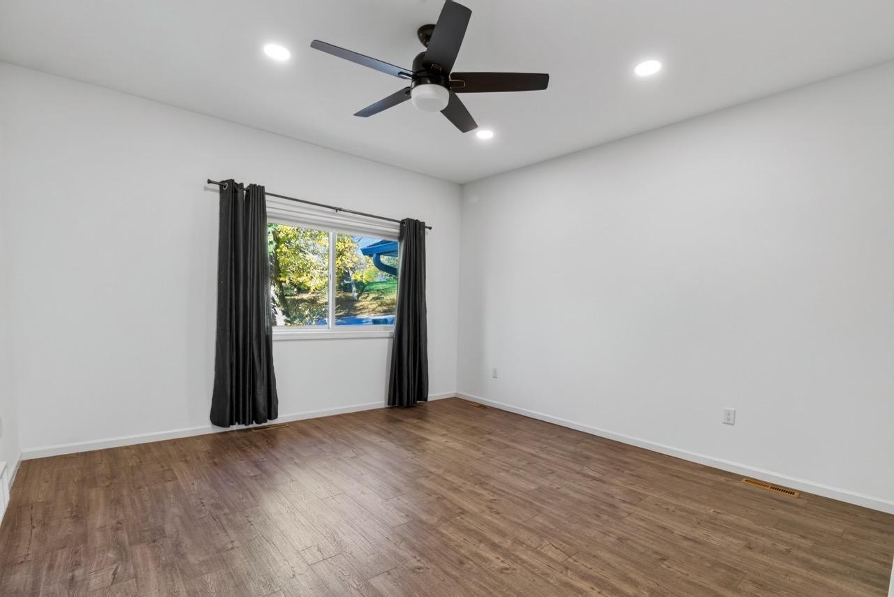 2019 single family home for sale at 1105 E Mount Faith Avenue in Fergus Falls, MN — 4 bed, 2 bath (photo 18 of 39)