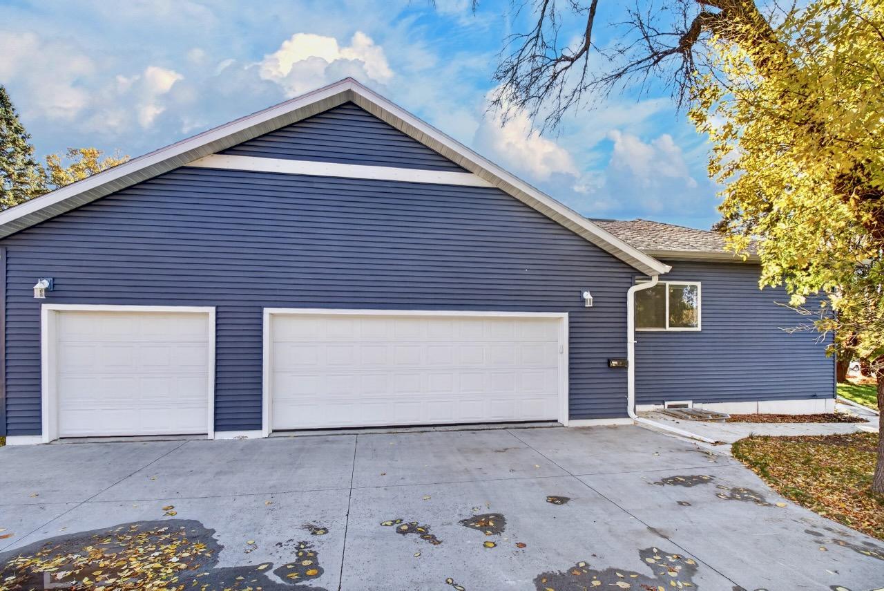2019 single family home for sale at 1105 E Mount Faith Avenue in Fergus Falls, MN — 4 bed, 2 bath (photo 3 of 39)