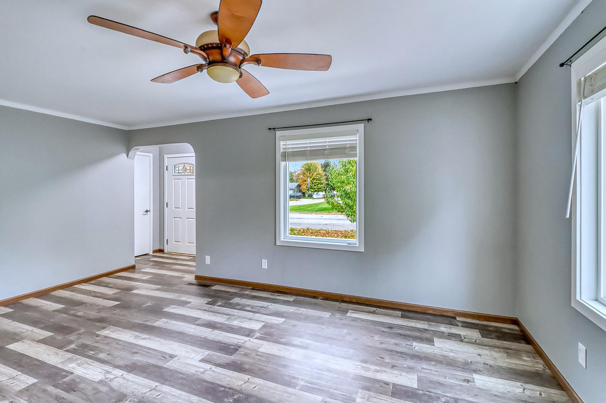 1950 single family home for sale at 1507 Lynn Avenue in Detroit Lakes, MN — 3 bed, 3 bath (photo 13 of 27)